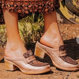 FREEBIRD COLLINS BLUSH MULES SIZE 8